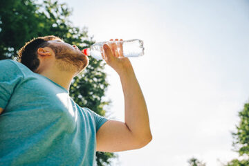 man drinking to prevent heatstroke